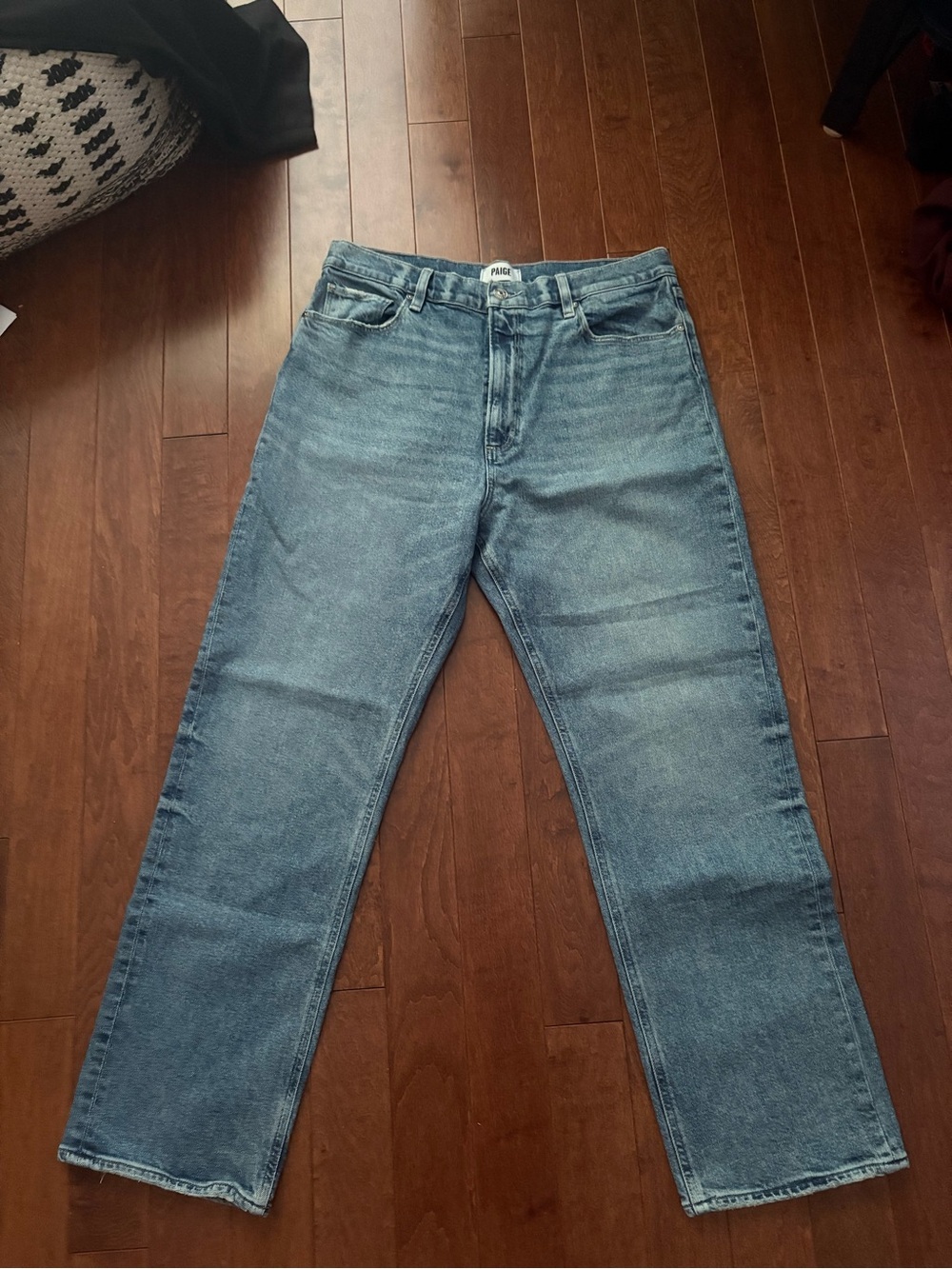 PAIGE Straight-Leg Sawyer Women's Jeans in Medium Blue Wash size 32